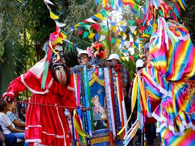 Encontro de Grupos Folclricos comemora Folia de Reis em Pinda