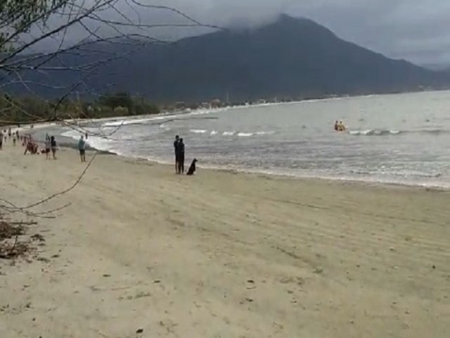 Dois turistas morrem afogados em Ubatuba: um adolescente de 15 anos e um homem de 57