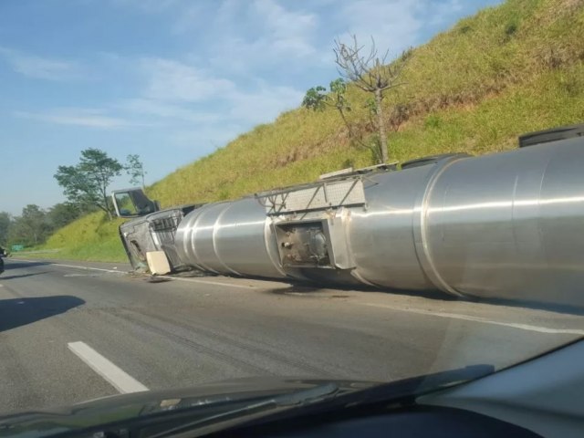 Trnsito na Dutra  liberado cerca de 10h depois de acidente em Pinda