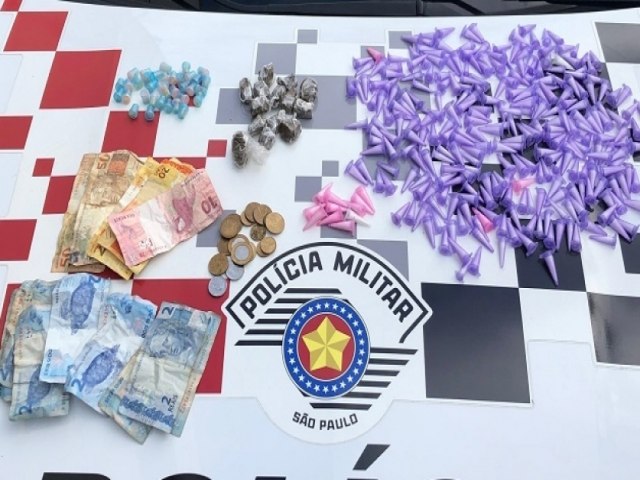 PM prende dois homens e uma mulher com mais de 300 pores de drogas em Ubatuba