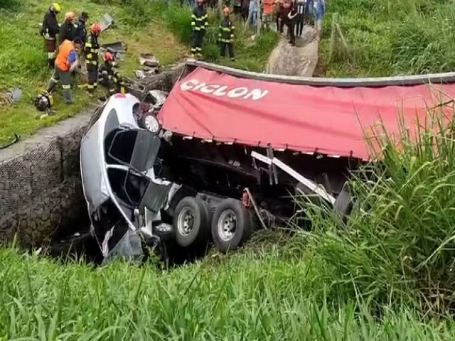 Caminhoneiro morre aps acidente na Dutra em So Jos dos Campos