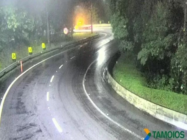 Serra antiga da Tamoios volta a ser interditada devido chuva