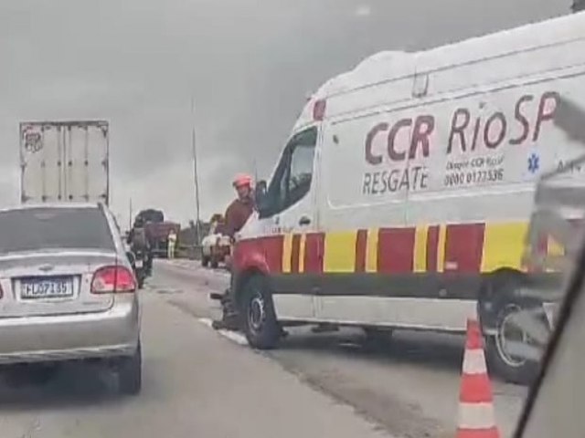 Dois acidentes na Via Dutra deixam um morto na manh desta quinta-feira