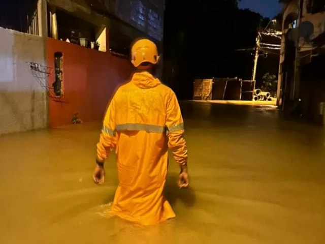 Chuvas no Litoral Norte deixam desabrigados e situao  classificada como extrema pelo Inmet