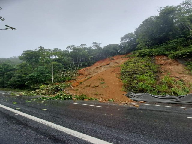 Chuvas continuam e deixam cidades do Litoral em alerta at domingo