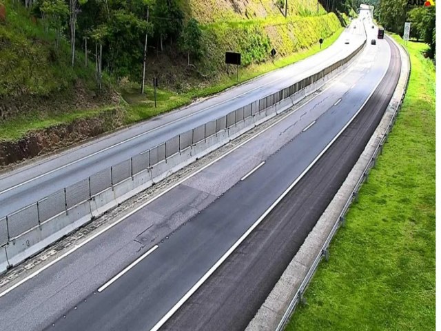 Trnsito  liberado na Serra Antiga da Tamoios aps mais de 60 horas interditado