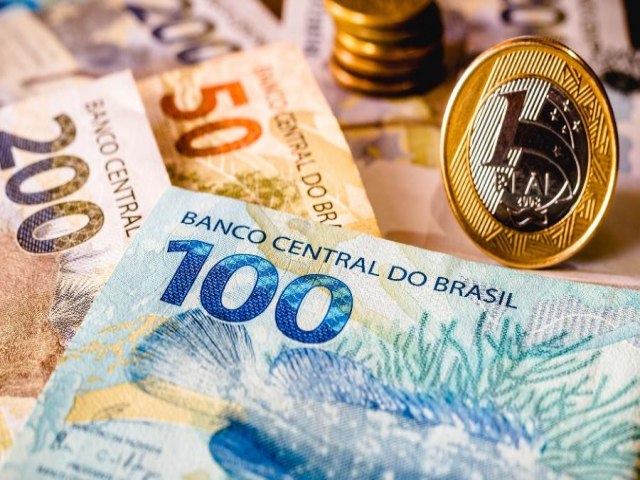 Salrio mnimo de R$ 1.412 entra em vigor 