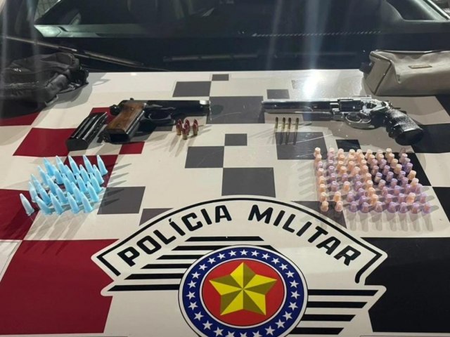 PM prende homem que transportava armas de fogo e drogas na Rodovia Oswaldo Cruz