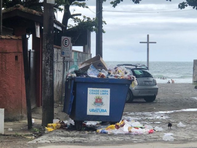 Lixo nas praias gera queixas sobre taxa ambiental cobrada de turistas em Ubatuba