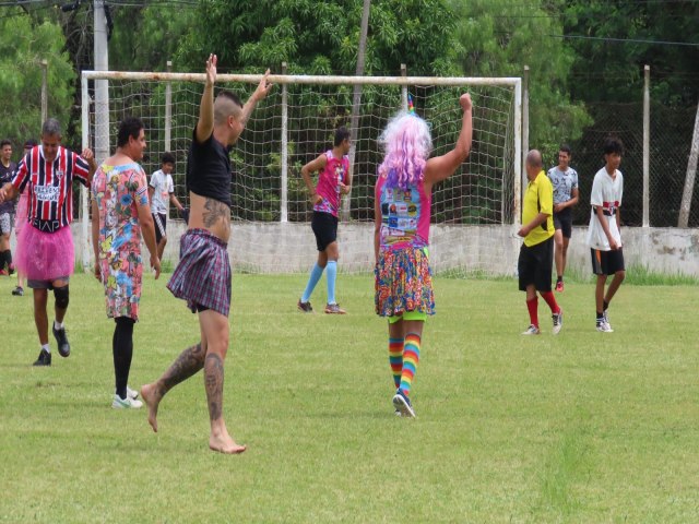 Futebol de Saia leva o clima de Carnaval em Moreira Csar