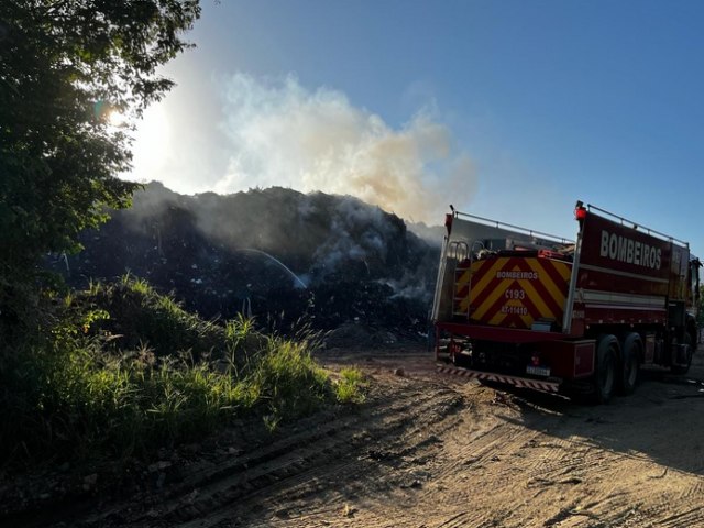 Incndio em lixo assusta moradores em Caraguatatuba