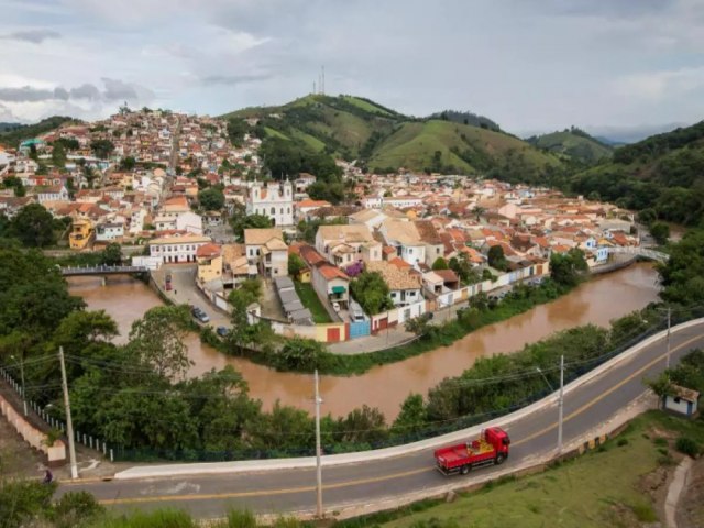 Chuva forte alaga vias e casas em So Luiz do Paraitinga; cidade est em alerta