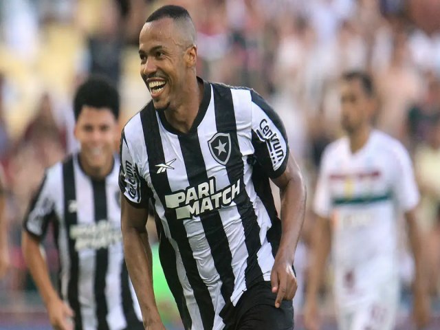 Botafogo bate Flu e fica na esperana de se classificar  semi no RJ