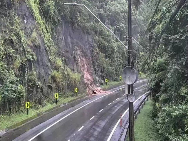 Trechos de serra das rodovias Tamoios e Oswaldo Cruz permanecem interditados sem previso de liberao