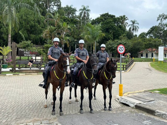 Parque da Cidade de Pindamonhangaba recebe visita da Cavalaria da Polcia Militar