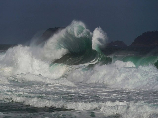 Alerta para ondas de at 3 metros no Litoral Norte