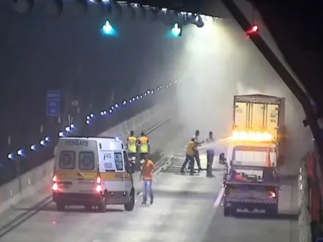 Incndio em veculo bloqueia rodovia dos Tamoios em Caraguatatuba