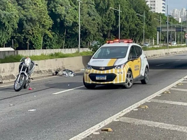 Motociclista morre e jovem fica gravemente ferida em acidente na zona sul de So Jos