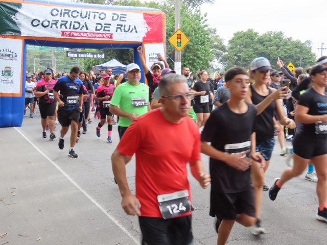 Primeira etapa do Circuito de Corrida rene mais de mil pessoas no Parque da Cidade, em Pinda