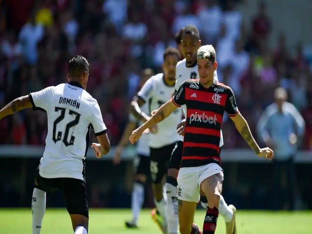 Botafogo vence Flamengo no Maracan por 2 a 0