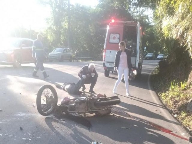 Motociclista morre aps bater contra caminho na Rio-Santos, em Ubatuba