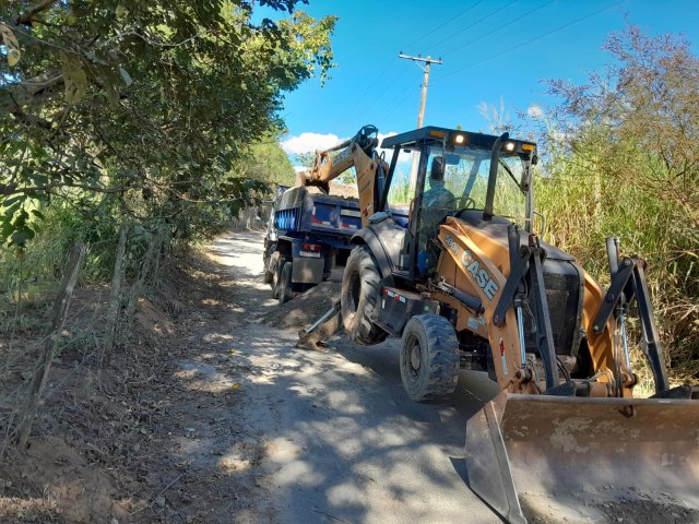 Prefeitura de Pinda vem realizando manuteno corretiva na Estrada do Borba