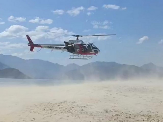 Helicptero guia resgata turista ferido por lancha na Ilha do Prumirim, em Ubatuba