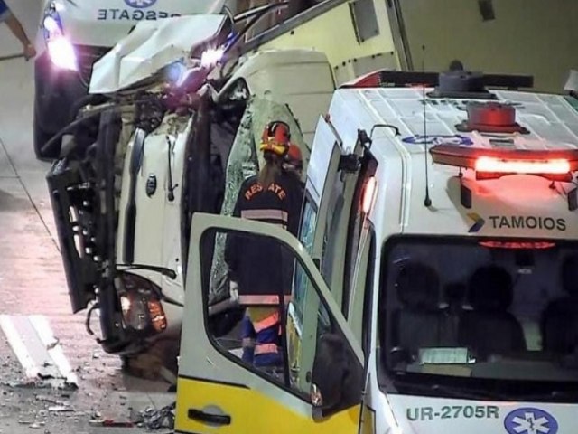 Acidente em tnel da Tamoios deixa dois feridos e interrompe trfego de subida por 1 hora