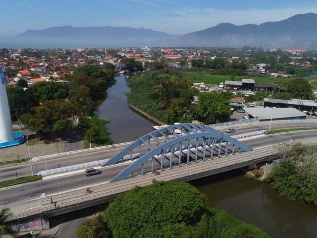 Rio-Santos: obras interditam parcialmente trfego sobre a ponte do rio Juqueriquer, em Caraguatatuba