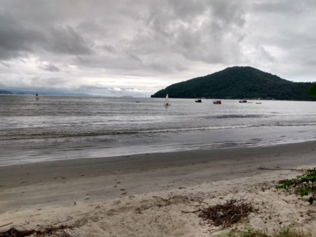 Litoral Norte est com 5 praias imprprias para banho nesta semana, segundo relatrio da Cetesb