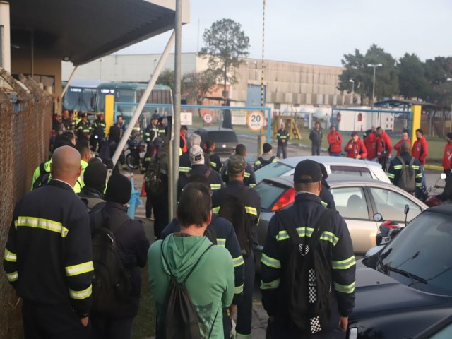 Trabalhadores da Confab fazem paralisao pela Campanha Salarial