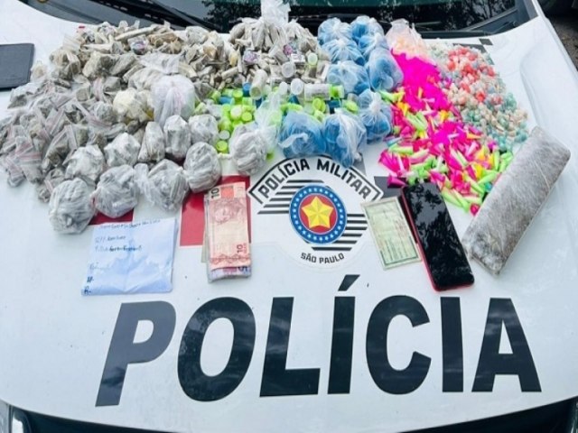 Polcia Militar prende jovem de 21 anos com mais de 1,5 mil pores de drogas em Ubatuba