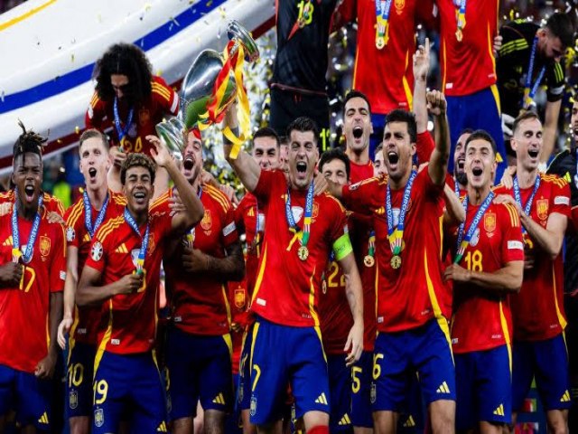 Espanha vence Inglaterra por 2 a 1 e conquista a Eurocopa pela quarta vez