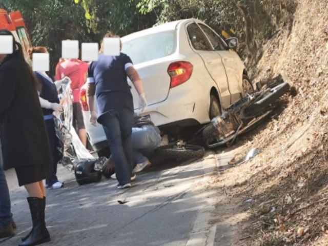 Homem morre em acidente entre carro e moto na RMVale