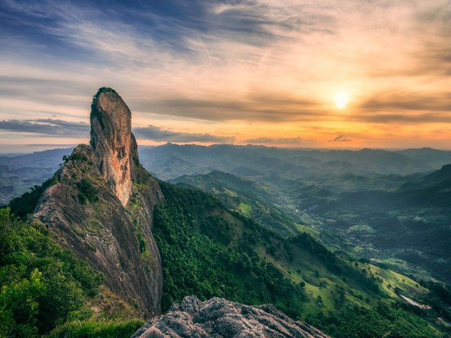 Homem morre ao cair durante trilha na Pedra do Ba