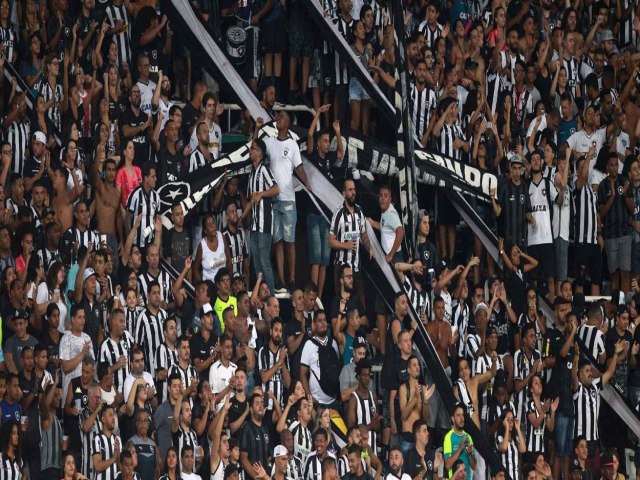 Botafogo ir banir torcedor que cometeu racismo contra Palmeiras