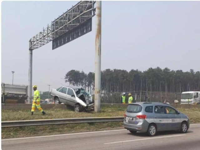 Acidente na Dutra deixa uma pessoa ferida gravemente em So Jos