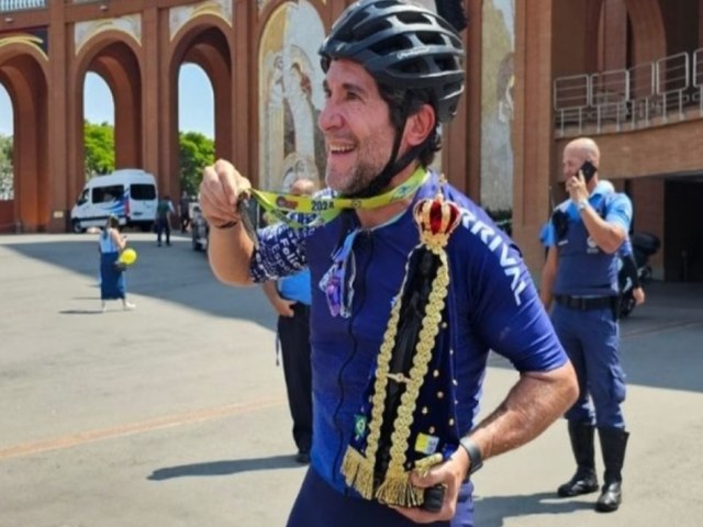 Cantor Daniel conclui romaria de 300 km at o Santurio de Aparecida