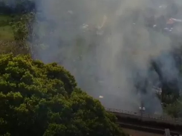 Queimada  registrada na rea do Banhado, em So Jos dos Campos