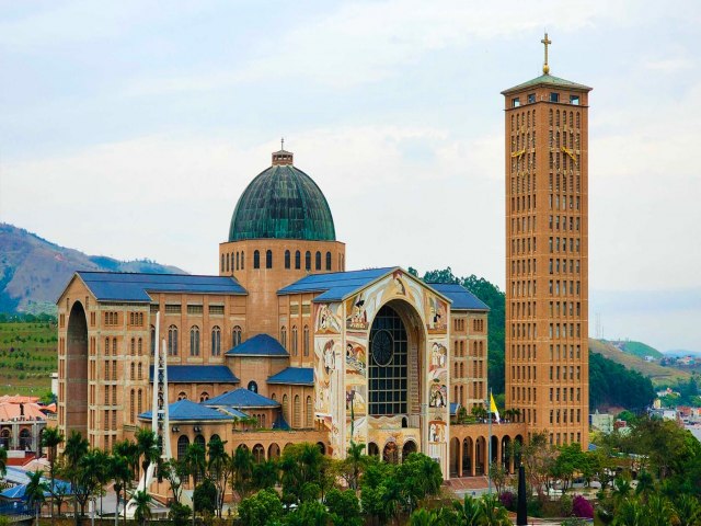  Santurio de Aparecida fica aberto 24 horas por dia at domingo (13)