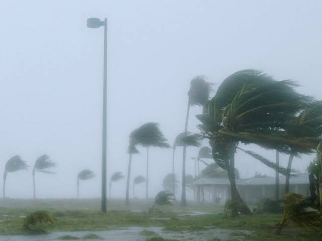 Defesa Civil emite alerta sobre chuva e rajadas de vento