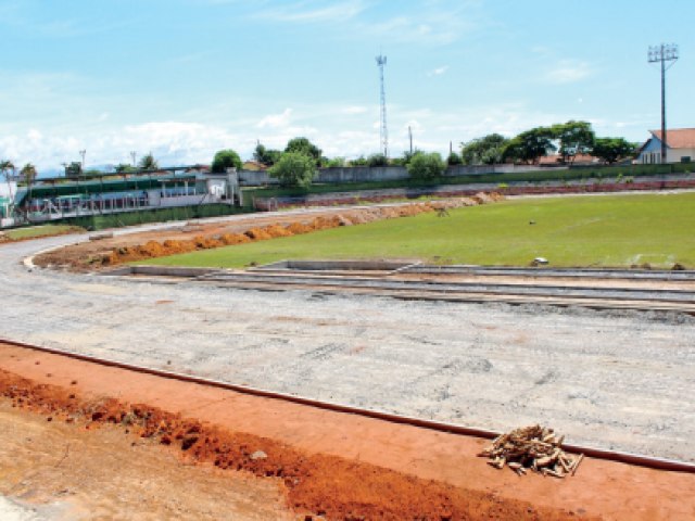 Prefeitura de Pinda inicia obras da base da pista de atletismo do Joo do Pulo