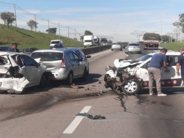 Motociclista morre em acidente na Dutra em So Jos