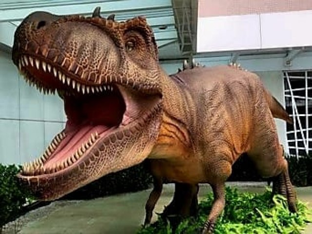 Papai Noel e 20 espcies de dinossauros chegam ao Shopping Ptio Pinda no dia 10 de novembro