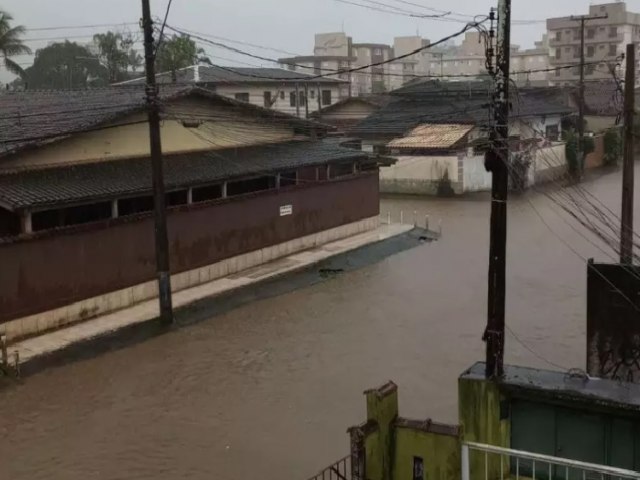 Chuva intensa deixa Vale em alerta; alagamentos atingem Ubatuba