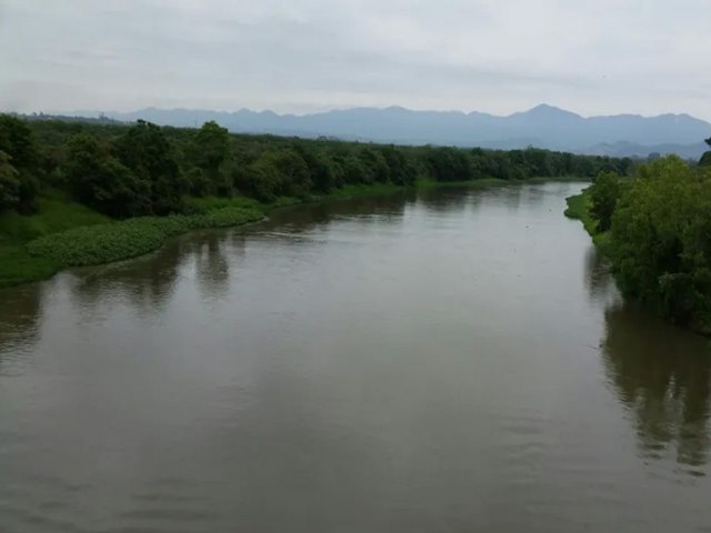 Possvel contaminao em rio mata centenas de peixes no trecho de Caapava