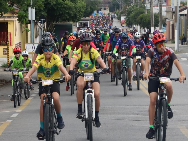 1 Pedal Solidrio de Natal rene mais de 350 ciclistas em Pindamonhangaba