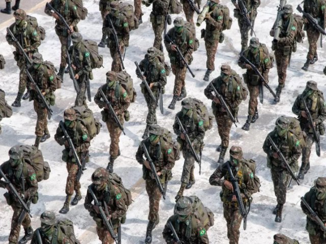 Com quase 8 mil militares, Exrcito realiza maior treino de combate do ano no Vale do Paraba