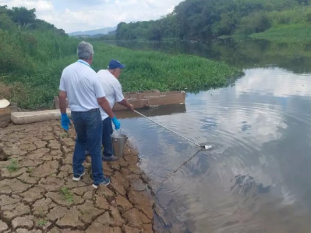 Cetesb faz vistoria no rio Paraba aps a morte de peixes em Caapava