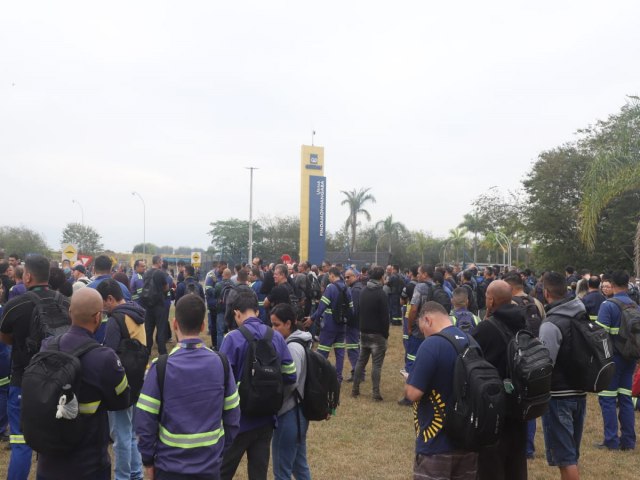 Trabalhadores da Gerdau decretam greve contra demiss�es em Pinda